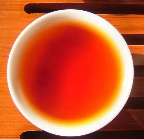High-quality black tea has a golden ring around the inside wall of the cup