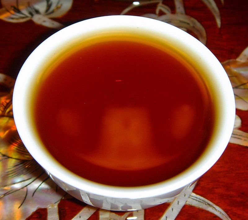 Catechins give high-quality black tea a golden tinge
