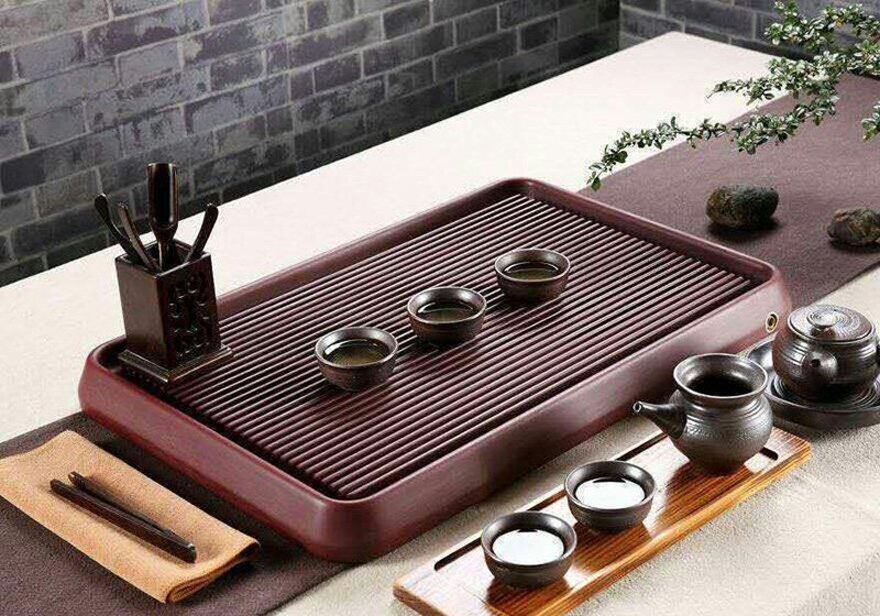 Bakelite tea tray has a similar look like the wooden