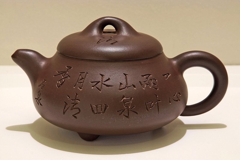 A Yixing teapot begins to form Baojiang