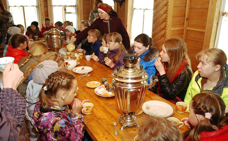 To Russian tea is an important socialize