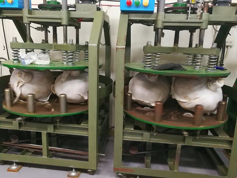 A unique rolling machine in Dong Ding tea processing