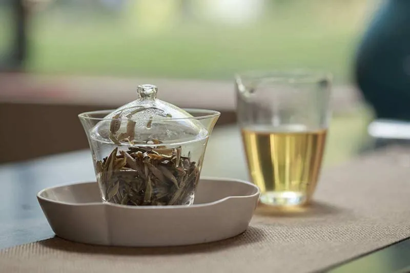 People love to brew Baihao Yinzhen tea with glass teawares