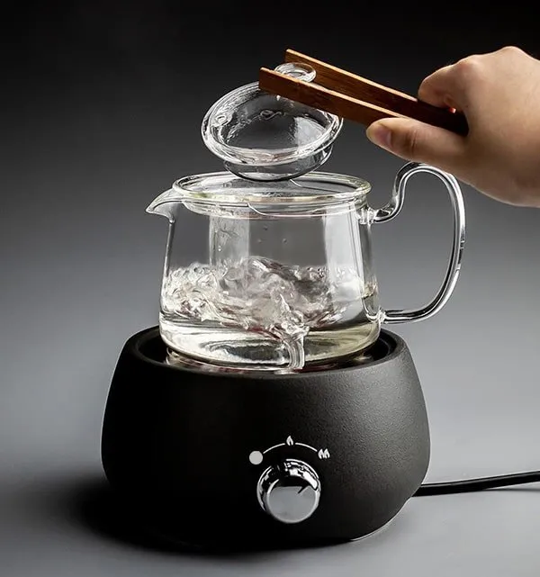 An electric glass kettle