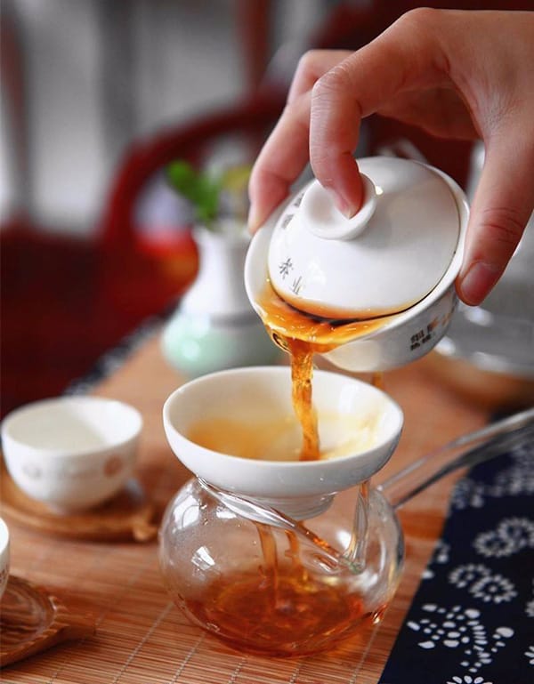 Use a Gaiwan to make Yingde black tea