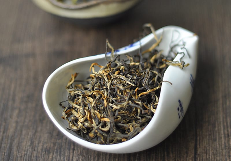 You can smell some unique floral aroma from Yinghong No.9 tea leaves