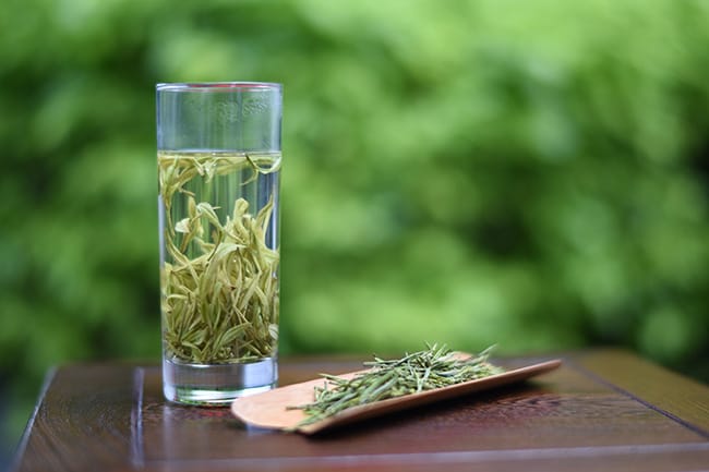 Brewing green tea with a glass cup is most common and simple
