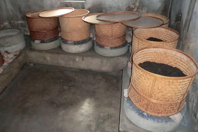 Many Chinese green teas are roasted drying with a bamboo cage