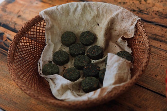 The ancient steamed green block tea is probably like these