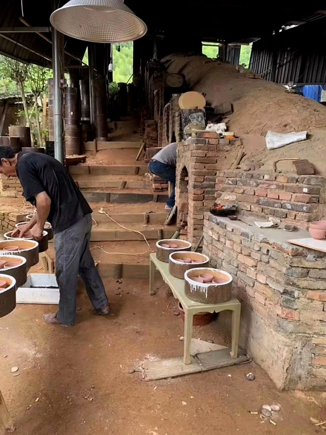 Firing Jianzhan in a traditional firewood kiln