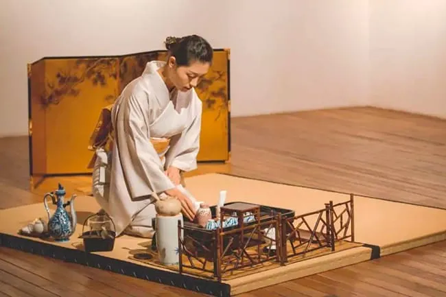 A Japanese tea master is performing Senchado