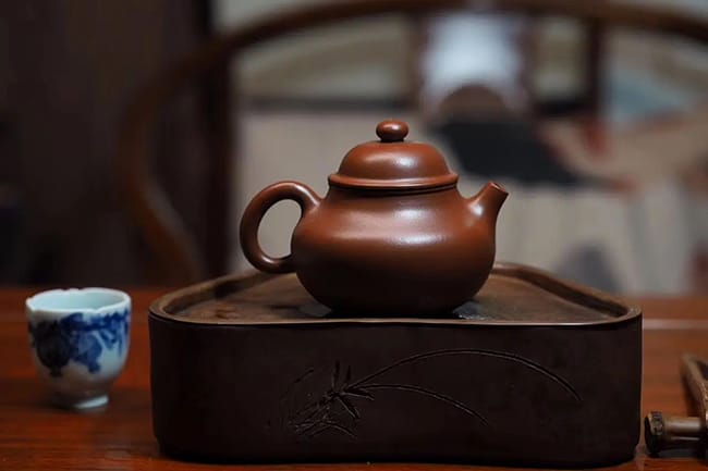 A half-handmade Zisha teapot may be an ideal choice
