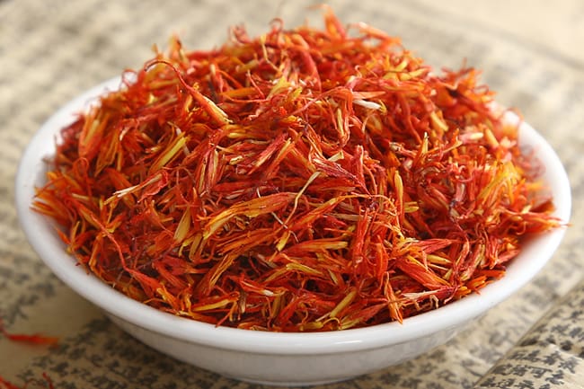 Dried safflower petals